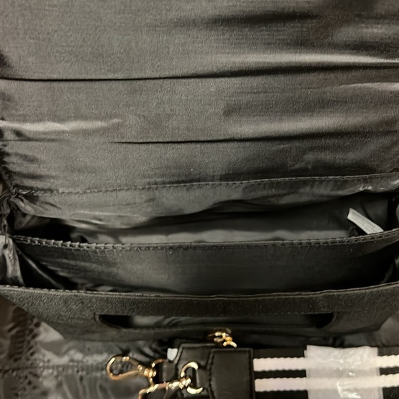 Tote Savvy Crossbody change kit hybrid design easily access‎ a diaper wet wipe - Picture 6 of 8